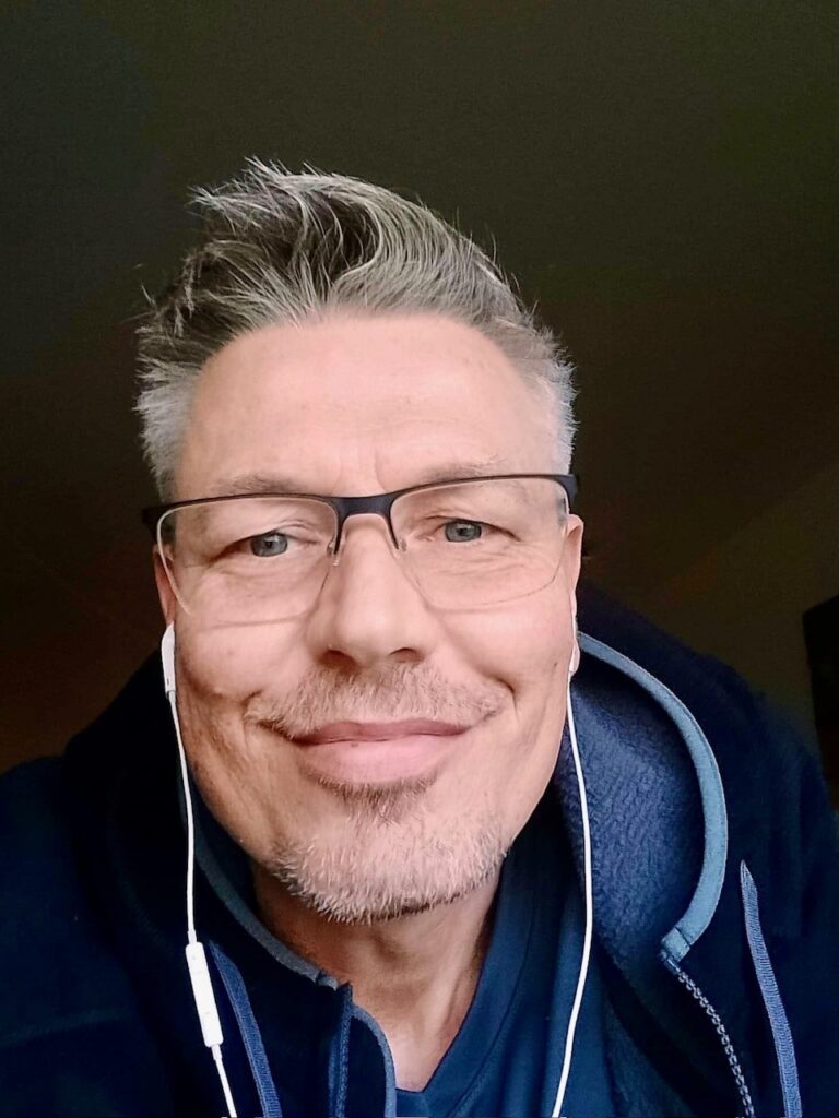 Mikkel - Gadens Stemmer Vejle